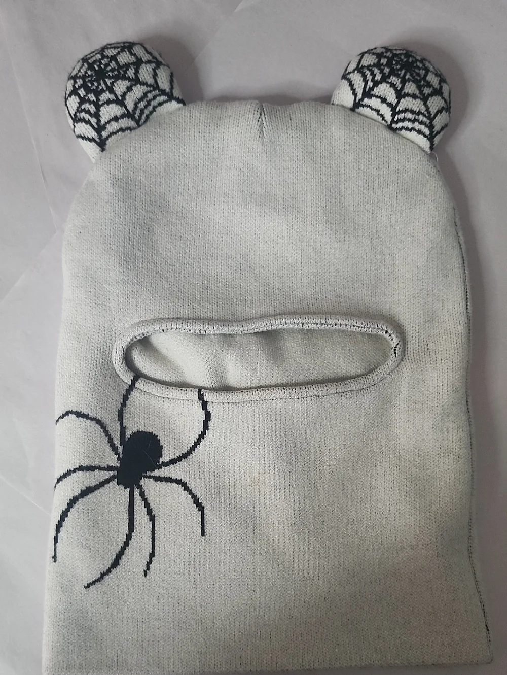 Knit Bear-Ear Beanie with Spider Motif - Light Gray & Black